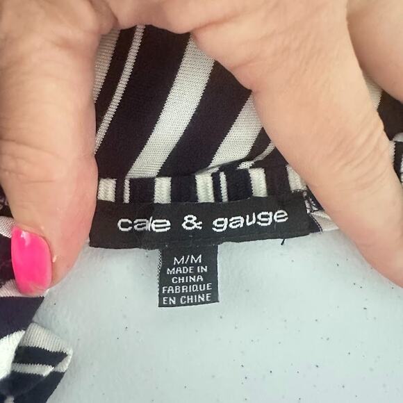 Cable & Gauge Striped Top Womens Medium Navy Blue White 3/4 Bell Sleeve Flowy - Picture 5 of 8